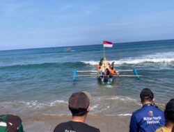 Larung Sesaji Akulturasi Budaya dan Islam di Blitar yang Terus Lestari di Pantai Serang Larung Sesaji Akulturasi Budaya dan Islam di Blitar yang Terus Lestari di Pantai Serang