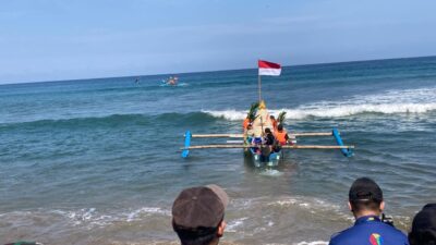 Larung Sesaji Akulturasi Budaya dan Islam di Blitar yang Terus Lestari di Pantai Serang