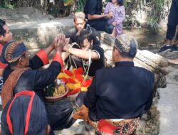 Jaga Tradisi, Warga Modangan Kirap Tumpeng Arca Warak dan Sendang Desa Jaga Tradisi, Warga Modangan Kirap Tumpeng Arca Warak dan Sendang Desa