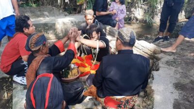 Jaga Tradisi, Warga Modangan Kirap Tumpeng Arca Warak dan Sendang Desa