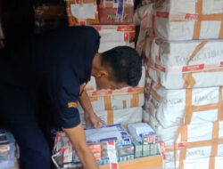 Rokok Tanpa Cukai Senilai Miliaran Rupiah Diselundupkan Lewat Terminal Patria Blitar Rokok Tanpa Cukai Senilai Miliaran Rupiah Diselundupkan Lewat Terminal Patria Blitar