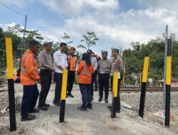 Sering Makan Korban, Perlintasan Kereta Api di Talun Ditutup untuk Mobil Sering Makan Korban, Perlintasan Kereta Api di Talun Ditutup untuk Mobil