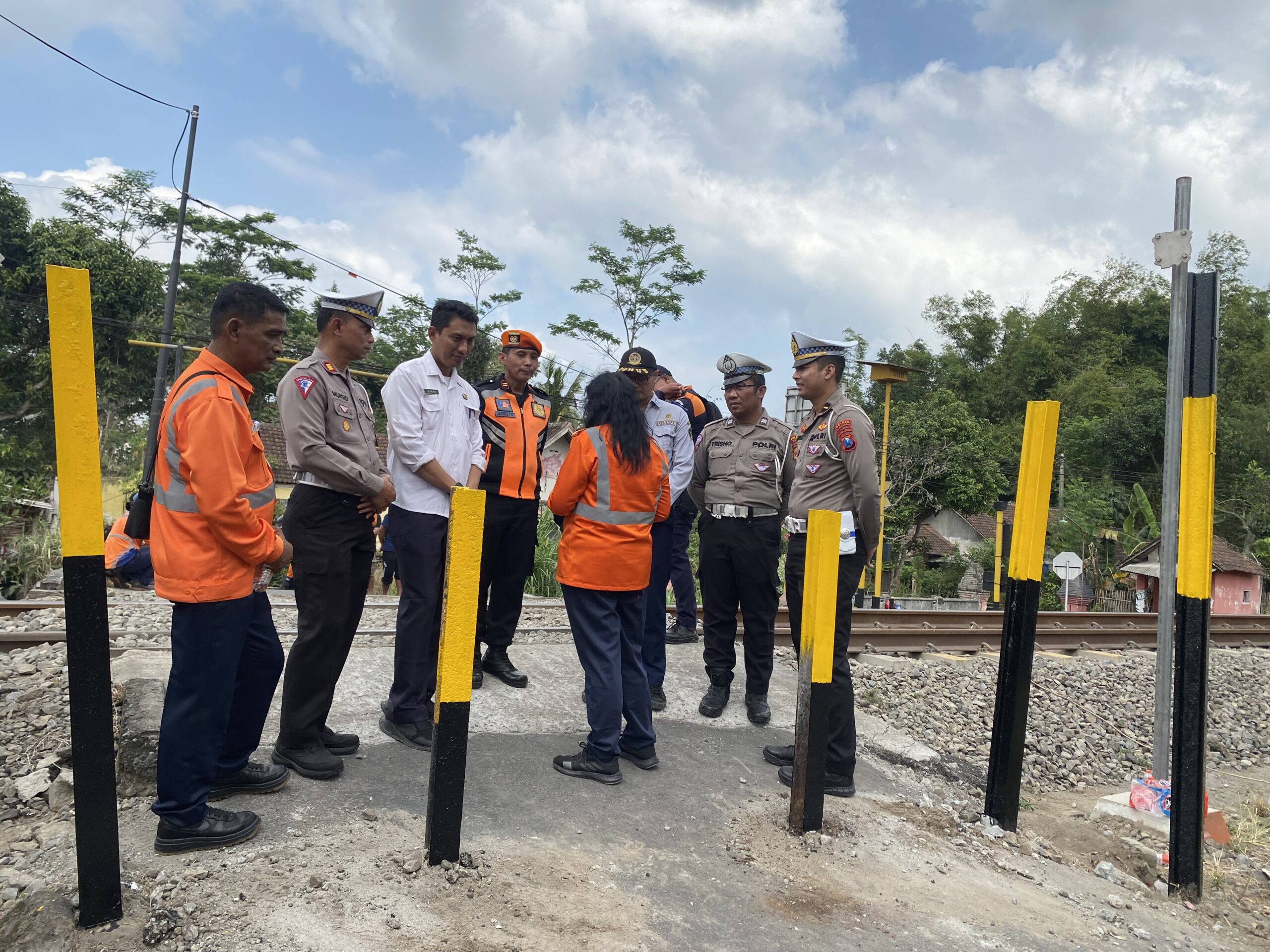 Sering Makan Korban, Perlintasan Kereta Api di Talun Ditutup untuk Mobil IMG 0572 scaled