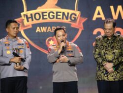 Kapolri Jenderal Listyo Sigit Meneteskan Air Mata Terharu dengam Hoegeng Awards 2024 Kapolri Jenderal Listyo Sigit Meneteskan Air Mata Terharu dengam Hoegeng Awards 2024