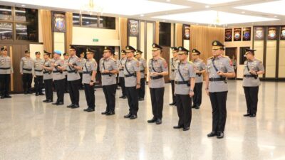 Kapolri Pimpim Upacara Kenaikan Pangkat 17 Perwira Tinggi Termasuk Kapolda 