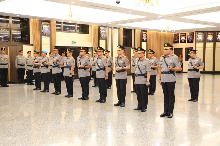 Kapolri Pimpim Upacara Kenaikan Pangkat 17 Perwira Tinggi Termasuk Kapolda  Kenaikan Pangkat Perwira Tinggi Polri