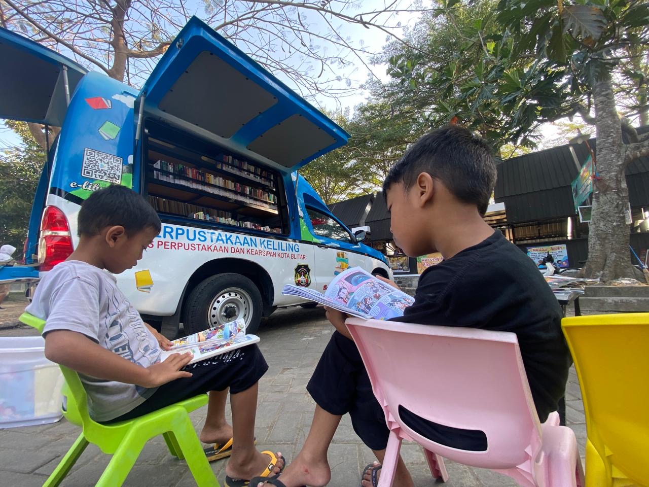 Ini Lokasi Membaca Buku Pilihan Anak-Anak di Kota Blitar, Asik Tempatnya Perpustakaan Keliling di Sports Center Kota Blitar