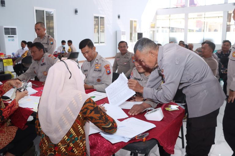 Pemeriksaan Kesehatan Anggota Polres Blitar