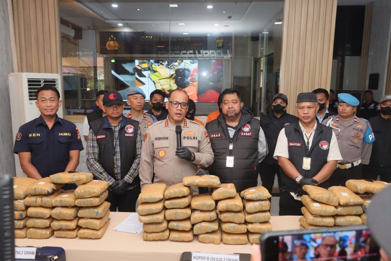 polisi jumpa pers ganja