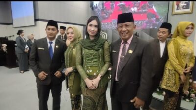 Marhaenis dan Keluarga DIlantik Jadi DPRD Kabupaten Blitar