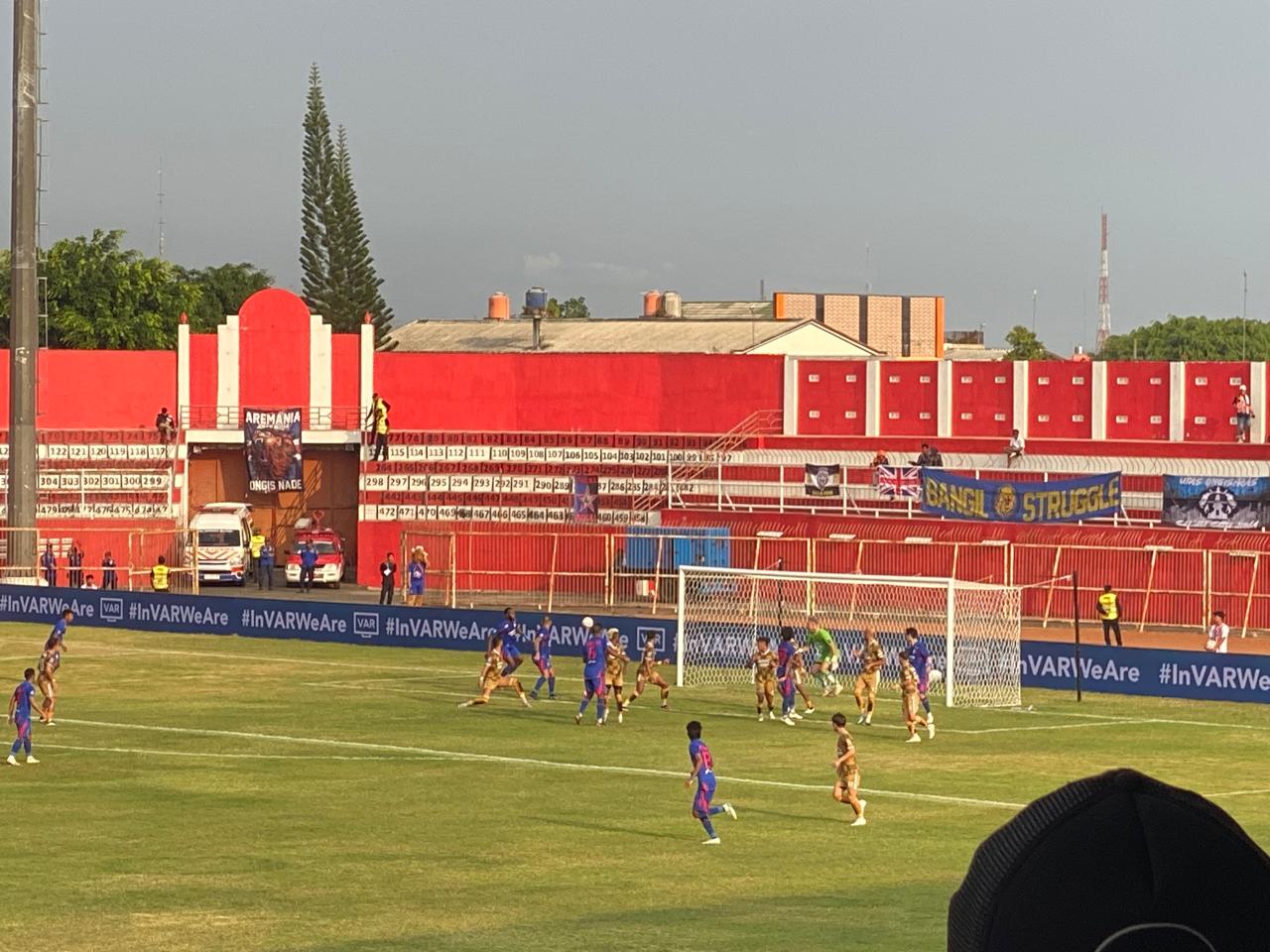 Babak Pertama, Jual Beli Serangan, Arema FC vs Dewa United Skor Kaca Mata Arema FC vs Dewa United