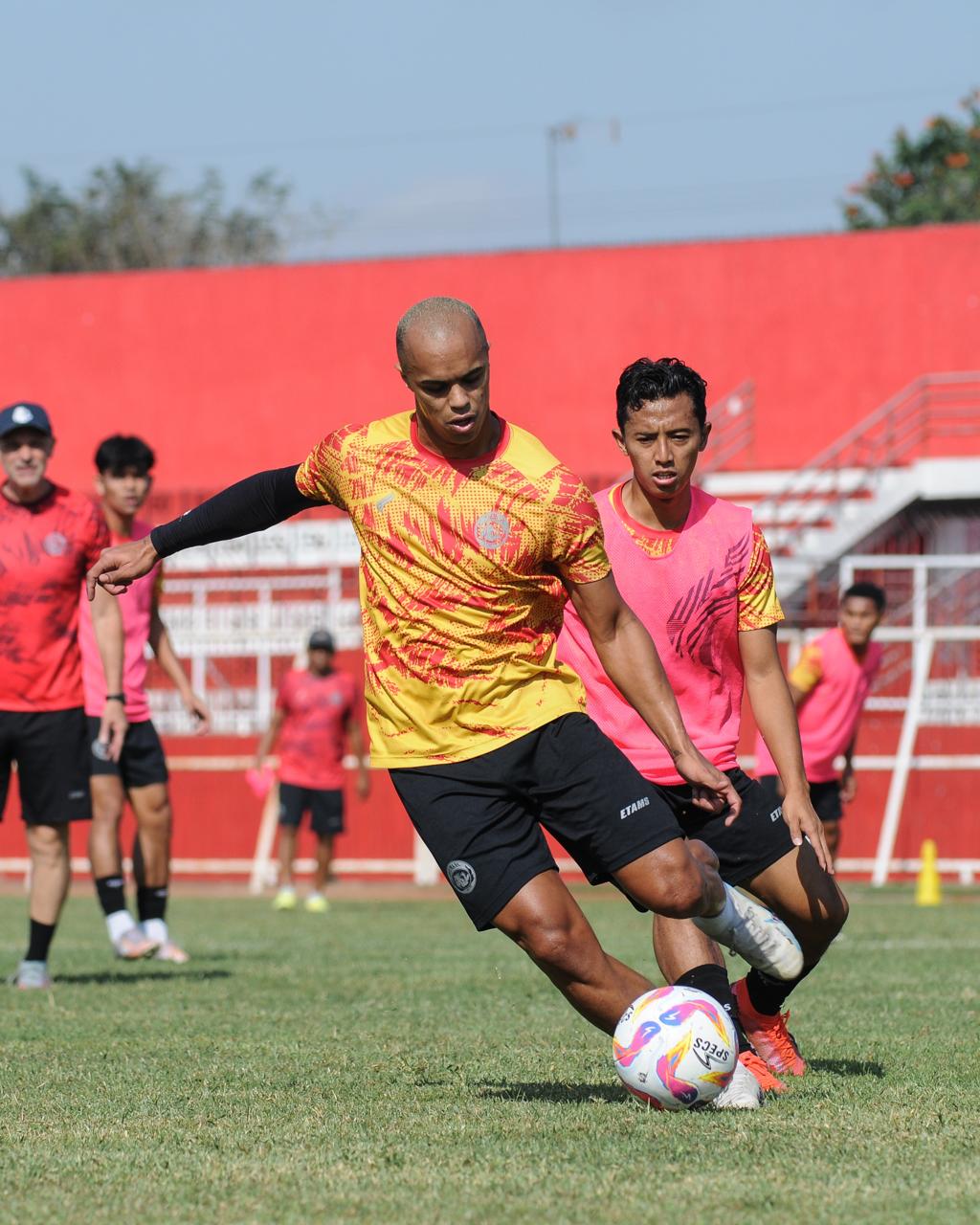 Warga Blitar Heran, Persiapan Generasi Emas Dikorbankan Demi Sepakbola Arema FC menggelar Latihan Perdana di Stadion Supriyadi Kota Blitar
