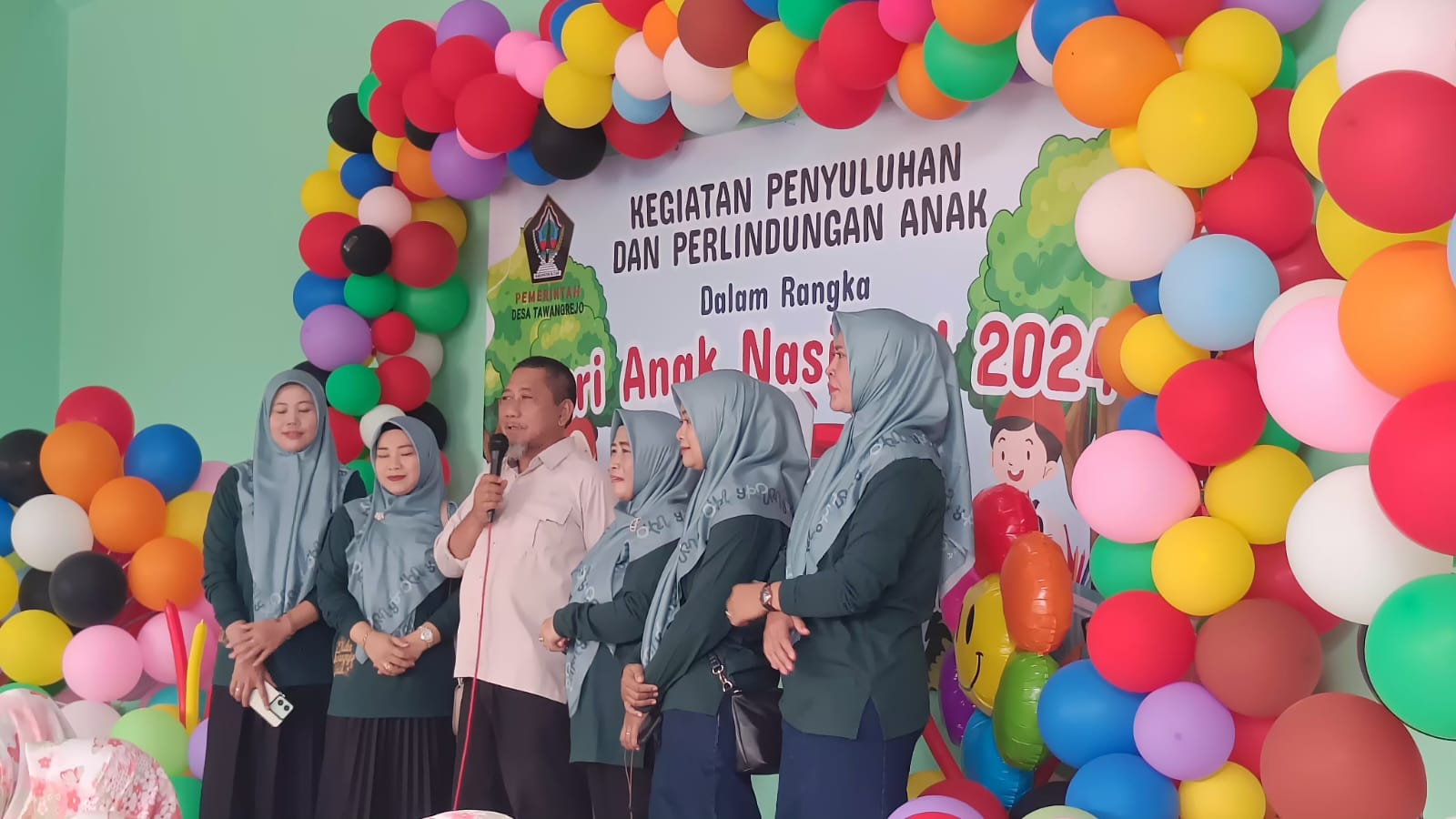 Puluhan Anak di Desa Tawangrejo, Ikuti Lomba Melukis di Kantor Desa Peringatan Hari Anak Nasional Desa Tawangrejo Wonodadi