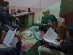 Bawaslu Kabupaten Blitar tidak Temukan Pelanggaran Tim Rizky yang Sebar Uang Bawaslu Kabupaten Blitar tidak Temukan Pelanggaran Tim Rizky yang Sebar Uang