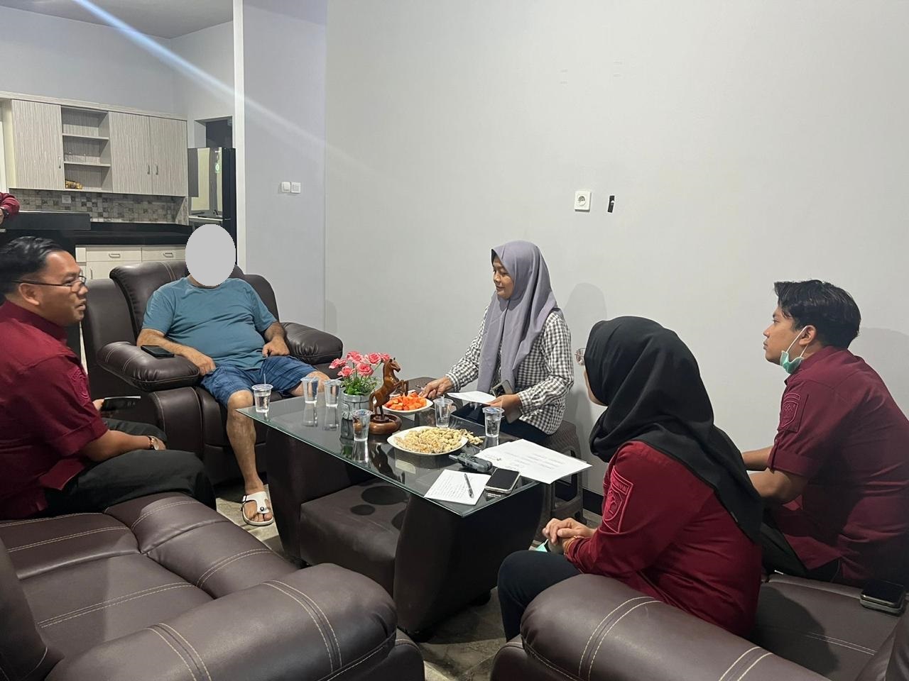 Imigrasi Blitar Gelar Operasi Pengawasn Orang Asing, Beri Teguran WNA Penamam Modal Pabrik Marmer Tulungagung Kantor Imigrasi Kelas II Non TPI Blitar Memberi Peringatan pada WNA Amerika Pemilik Pabrik Marmer di Tulungagung