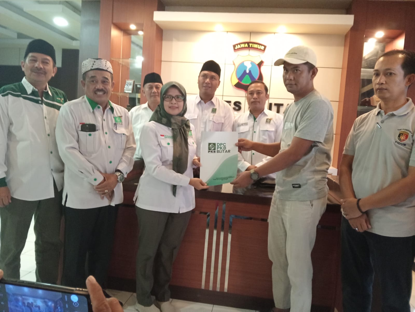 DPC PKB Kabupaten Blitar Laporkan Lukman Edy Ke Polisi Ketua DPC PKB Kabupaten Blitar Rini Syarifah Melaporkan Lukman Edy ke Polisi