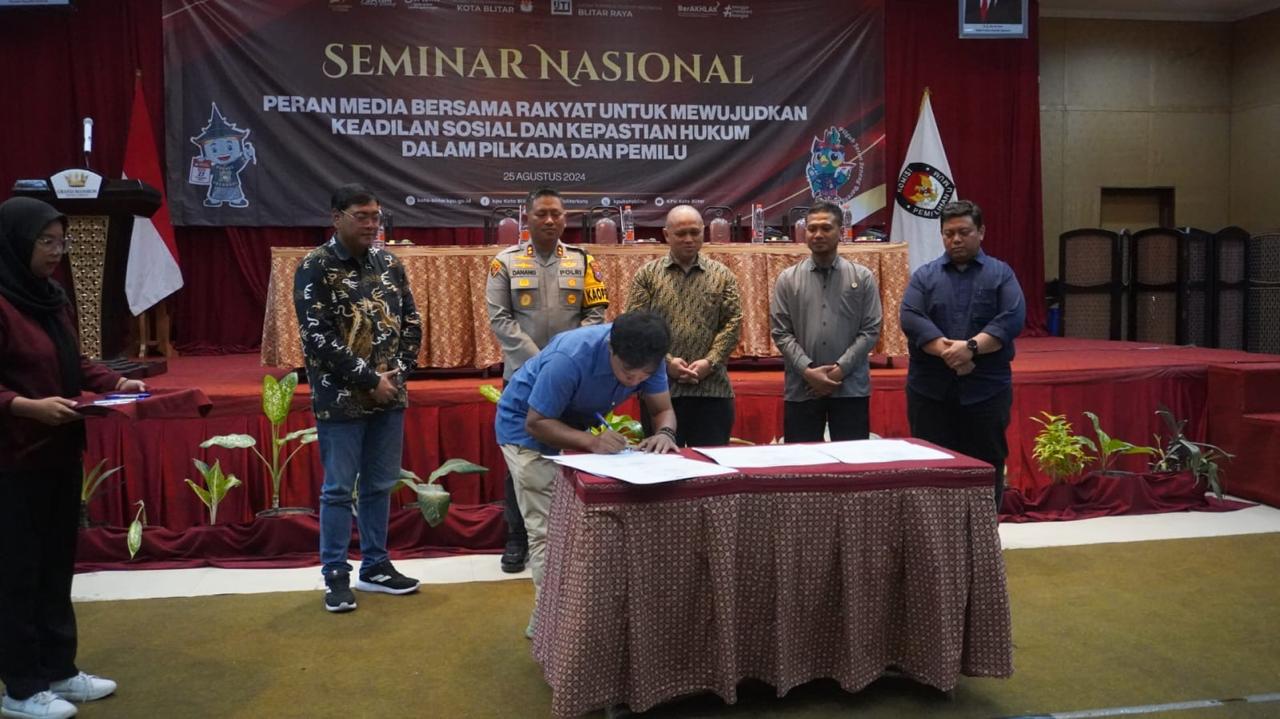 IJTI Bersama Polresta, KPU, Kejaksaan, dan Bawaslu Kota Blitar Komitmen Jaga Kepastian Hukum dan Pilkada dan Pemilu Komitmen Bersama IJTI dan KPU, Kejaksaan, Pengadilan Negeri, Polres Blitar kota Menjaga Kepastian Hukum dalam Pilkada dan Pemilu