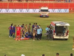 Benturan Sesama Pemain Arema FC, Julian Guevara Dilarikan ke Rumah Sakit Benturan Sesama Pemain Arema FC, Julian Guevara Dilarikan ke Rumah Sakit