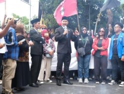 Raihan Tsany Anggota DPRD Kota Blitar Temukan Keluhan Sampah tidak hanya di Sananwetan Raihan Tsany Anggota DPRD Kota Blitar Temukan Keluhan Sampah tidak hanya di Sananwetan