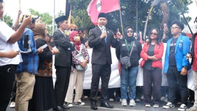 Raihan Tsany Anggota DPRD Kota Blitar Temukan Keluhan Sampah tidak hanya di Sananwetan Raihan Tsany Anggota DPRD Kota Blitar Temukan Keluhan Sampah tidak hanya di Sananwetan