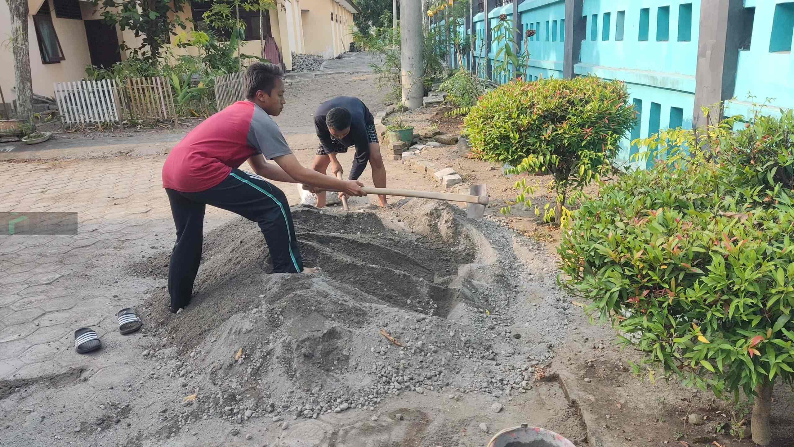 Tingkatkan Ketrampilan, UPT PABR Blitar ajak Peserta Didik Buat Relief UPT PABR Blitar ajak Peserta Didik Buat Relief