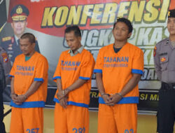 3 Pelaku Penganiayaan di SPBU Sidoarjo Ditangkap, Habis Pesta Miras 3 Pelaku Penganiayaan di SPBU Sidoarjo Ditangkap, Habis Pesta Miras