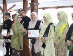 Pemkab Blitar Berikan 700 Penghargaan Bagi Warga Berprestasi Pemkab Blitar Berikan 700 Penghargaan Bagi Warga Berprestasi