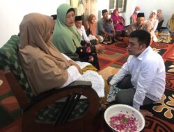 Wasekjen PP GP Ansor Sungkem Cuci Kaki Ibunda, Sebelum Mendaftar Sebagai Bakal Calon Walikota Blitar Wasekjen PP GP Ansor Sungkem Cuci Kaki Ibunda, Sebelum Mendaftar Sebagai Bakal Calon Walikota Blitar
