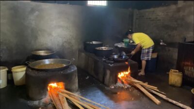 Martumi, Kuliner Blendi Tewel Pedas Manis, Sentuhan Masakan Tradisonal warung martumi memasak