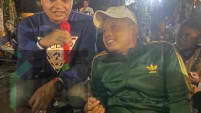 Kaji Beky Datangi Disabilitas yang Ingin Perubahan saat Nobar Timnas Indonesia di Mabes Pemenangan