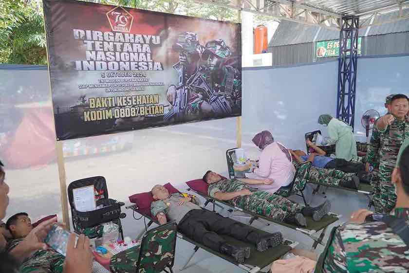 Kegiatan Bakti Kesehatan Kodim 0808/Blitar: Donor Darah Peringati HUT TNI ke-79 Kodim 0808 Bakti Kesehatan Peringati HUT TNI ke-79