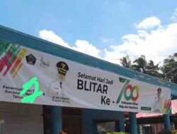 Bawaslu Blitar Minta Instansi Turunkan Baliho yang Memuat Gambar Petahana saat Kampanye Bawaslu Blitar Minta Instansi Turunkan Baliho yang Memuat Gambar Petahana saat Kampanye