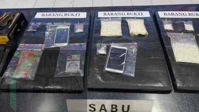 Barang Bukti Pil Dobel L dan Sabu-Sabu