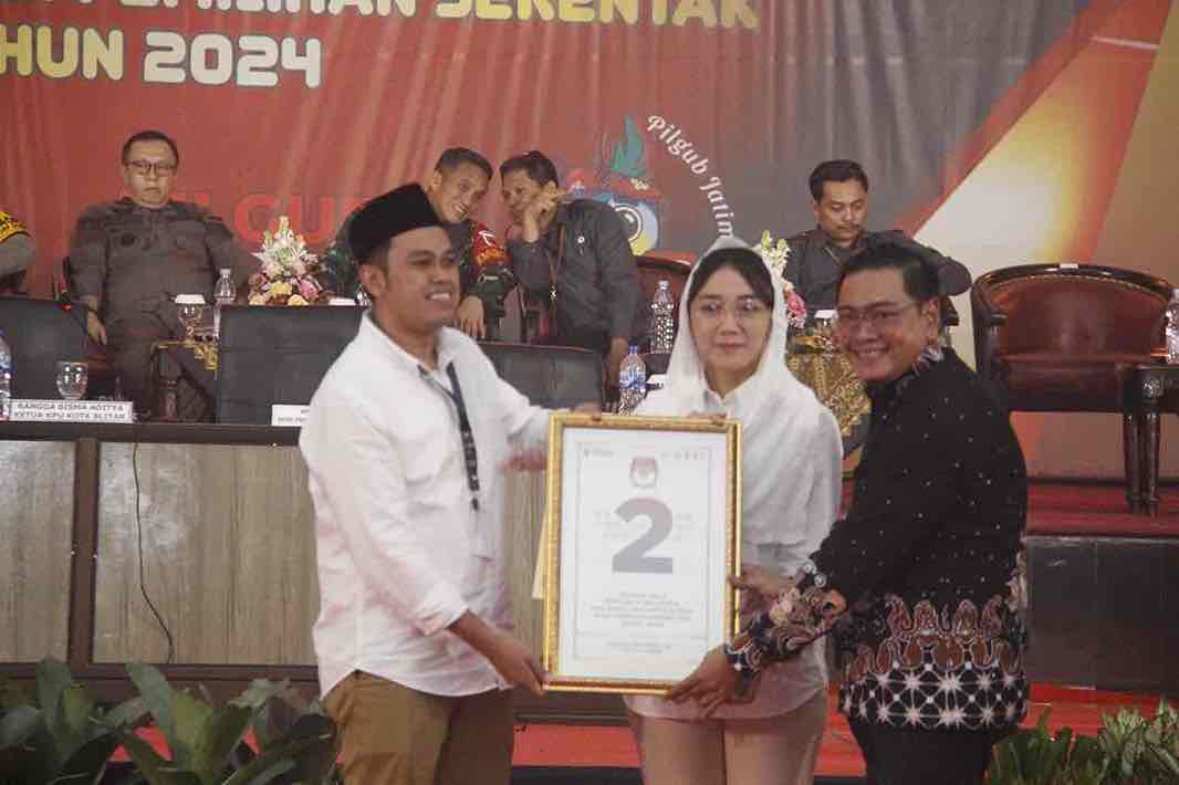 Selamat KPU Kota Blitar Tetapkan Ibin-Elim sebagai Pasangan Walikota dan Wakil Walikota Blitar Terpilih via Zoom, semalam Calon Walikota dan Wakil Walikota Blitar, Syauqul Muhibbin dan Elim Tyu Samba saat Pengudian Nomor Urut di Gedung Kesenian Kota Blitar