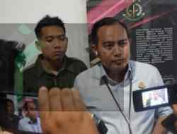 Kejari Sidoarjo Tahan 4 Tersangka Kasus Hibah Pemprov Jatim Kejari Sidoarjo Tahan 4 Tersangka Kasus Hibah Pemprov Jatim