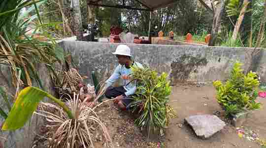 Ikwal Paman KEF Santri Meninggal Dunia Karena Dilempar Kayu oleh Ustadz di Salah Satu Pondok Pesantren di Kecamatan Ponggok, Kabupaten Blitar.