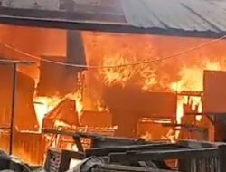 Pasar Sepanjang Kebakaran, 11 Kios Ludes Terbakar, Segini Kurugiannya Pasar Sepanjang Kebakaran, 11 Kios Ludes Terbakar, Segini Kurugiannya