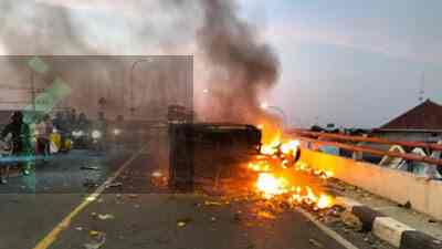 Kecelakaan Beruntun di Ploso Jombang, 3 Motor Terbakar 1 Korban Meninggal