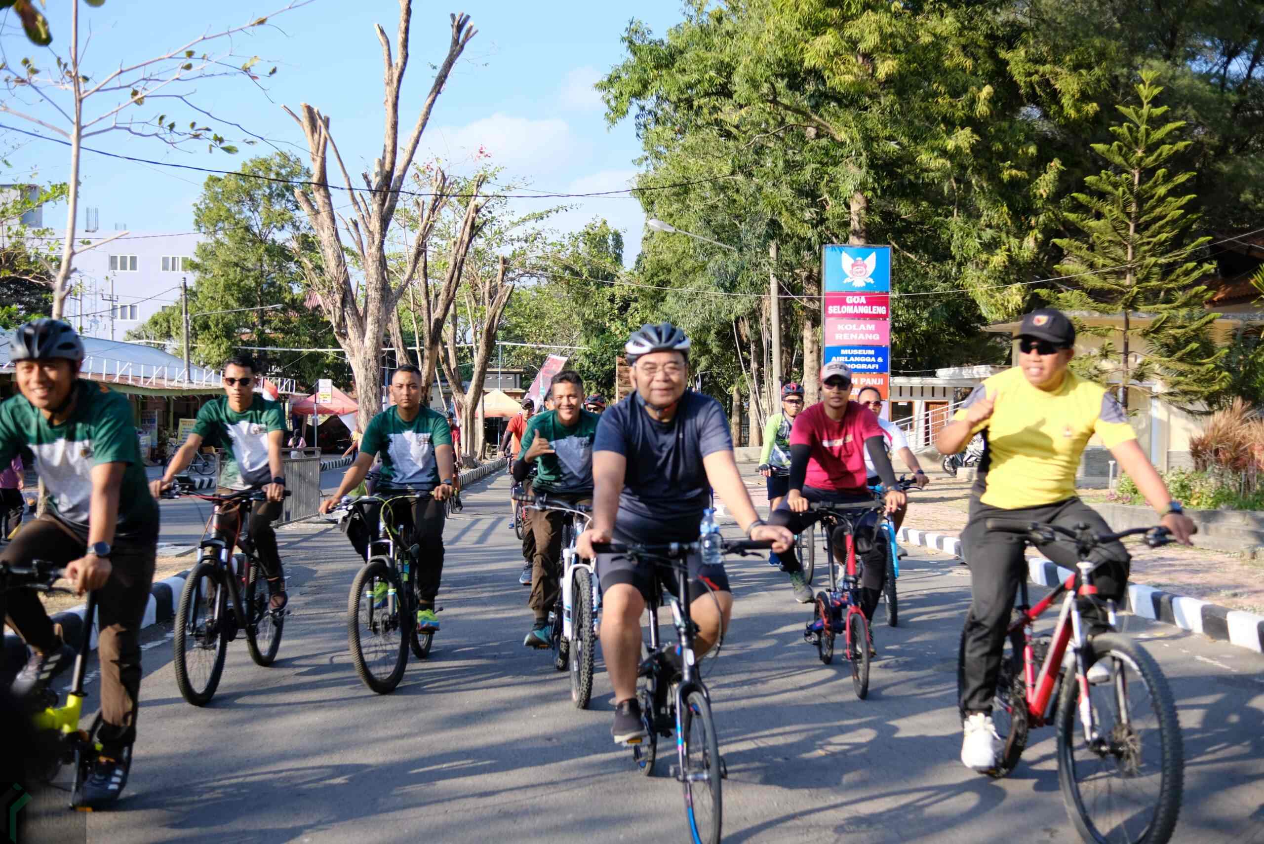 Disbudparpora Kota Kediri Gelar Fun Bike, Diikuti 1500 Peserta Finish Wisata Goa Selomangleng