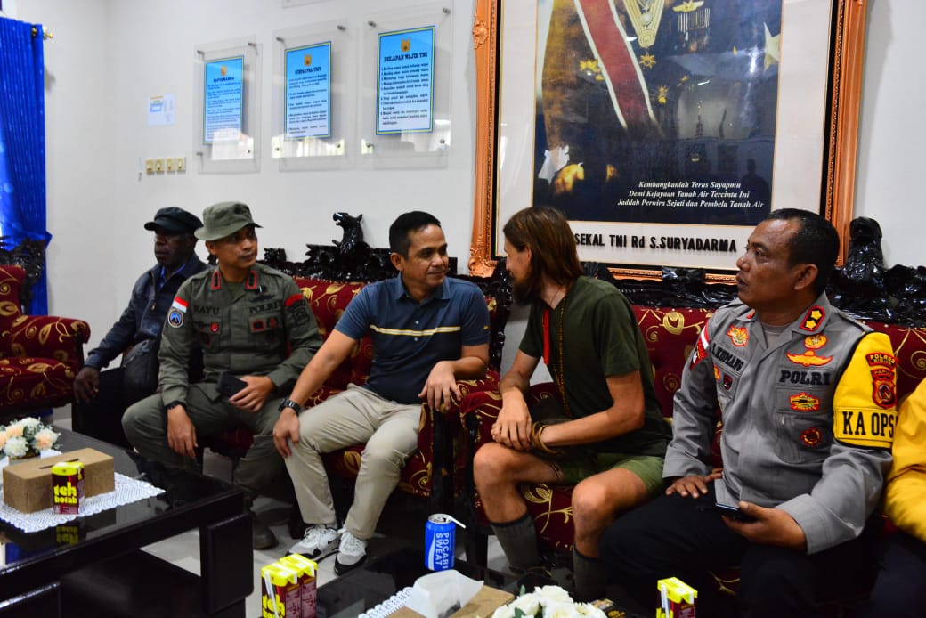 Polri Berhasil Bebaskan Pilot Philip Maskapai Susi Air yang Disandera KKB 1,5 Tahun Polri Berhasil Bebaskan Pilot Philip dari Maskapai Susi Air