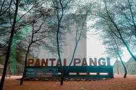 6 Tempat Wisata Mempesona di Blitar yang Wajib Kamu Kunjungi saat Liburan Pantai Pangi, Desa Tumpak Kepuh, Kecamatan Bakung, Kabupaten Blitar