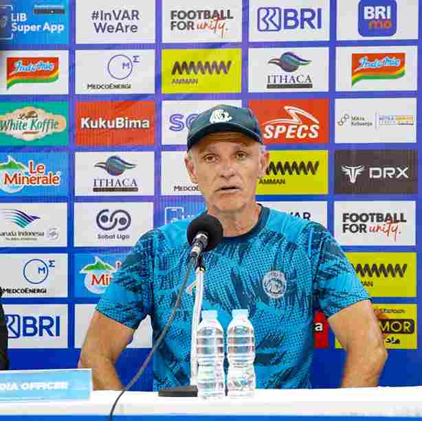 Arema FC Yakin Menang Menantang Klub di Dasar Klasemen PSS Pelatih Arema FC Joe Cornelli