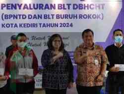 Dinsos Kota Kediri Dampingi Pendistribusian BLT Ribuan Buruh Rokok di Hari Kedua Dinsos Kota Kediri Dampingi Pendistribusian BLT Ribuan Buruh Rokok di Hari Kedua