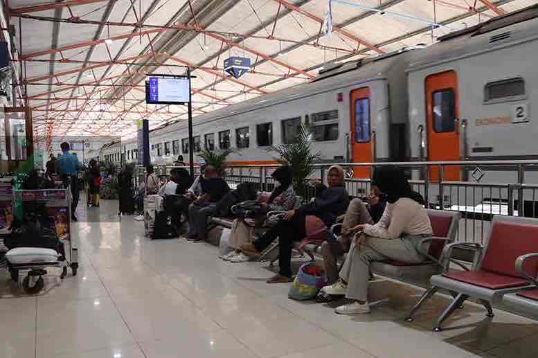 Jelang Libur Maulid Nabi, Daop 7 Mencatat Penumpang Kereta Api Meningkat Penumpang Kereta Api di Daop 7 Meningkat karena Libur Panjang Maulid Nabi 2024