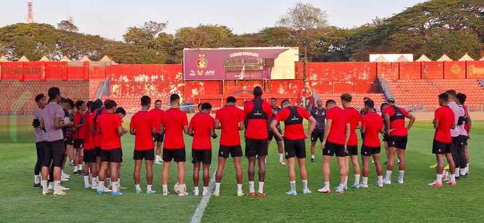 Persik Kediri Usung Strategi Redam Permainan Transisi Cepat Tim Lawan Persita Tangerang Persik Kediri Persiapan Menjelang Persita Tanggerang dilanjutan Liga 1 2024/2025 (Arfan)