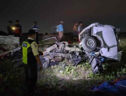 Pikap Angkut Bawang, Mati Mesin saat Melintasi Rel Kereta Api, Terhantam Kereta Api Gajayana di Nganjuk Pikap Angkut Bawang, Mati Mesin saat Melintasi Rel Kereta Api, Terhantam Kereta Api Gajayana di Nganjuk