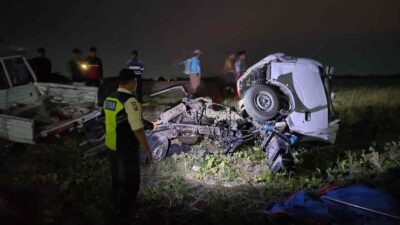 Pikap Angkut Bawang, Mati Mesin saat Melintasi Rel Kereta Api, Terhantam Kereta Api Gajayana di Nganjuk