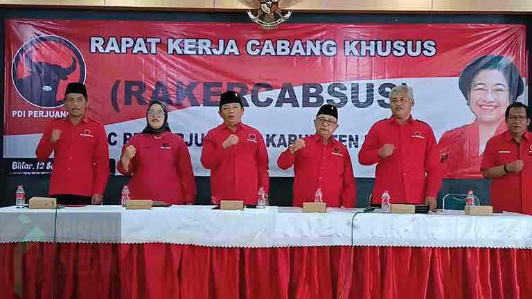 PDIP Kabupaten Blitar Tegaskan Wajib Menangkan Rijanto-Beky di Pilkada 2024 Rakercabsus PDIP Kabupaten Blitar Persiapan Pilkada 2024