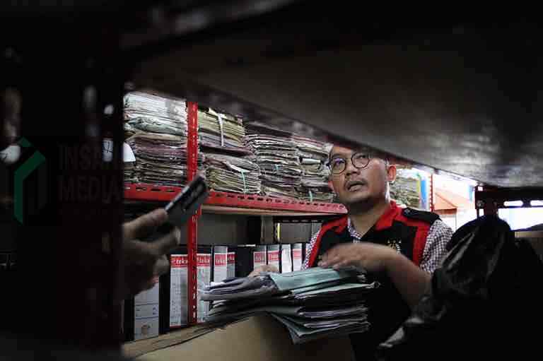 Kejari Kabupaten Blitar Geledah PDAM, Bawa Ribuan Lembar Dokumen dan 1 Unit Komputer Tim Khusus Kejari Kabupaten Blitar Mengggeledah Perusda PDAM Kabupaten Blitar