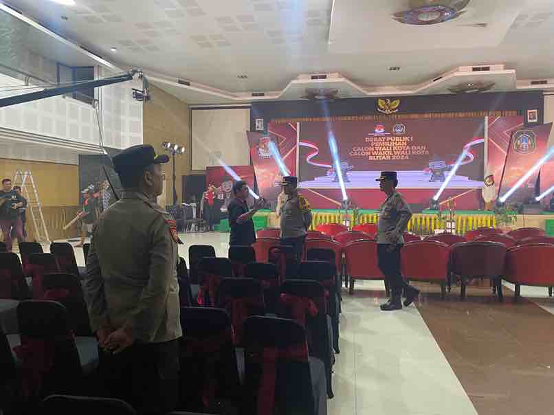 Kapolres Blitar Kota, AKBP Danang Setiyo P.S Memimpin Pemeriksaan Keamanan Debat Pilwali Kota Blitar
